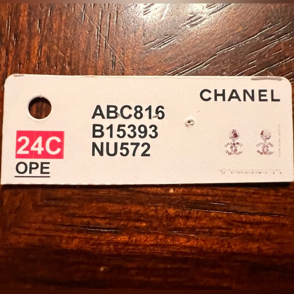 CHANEL GOLD DROPPING NEW EARRINGS NEWEST 2023-2024 CRUISE COLLECTION - Picture 10 of 16